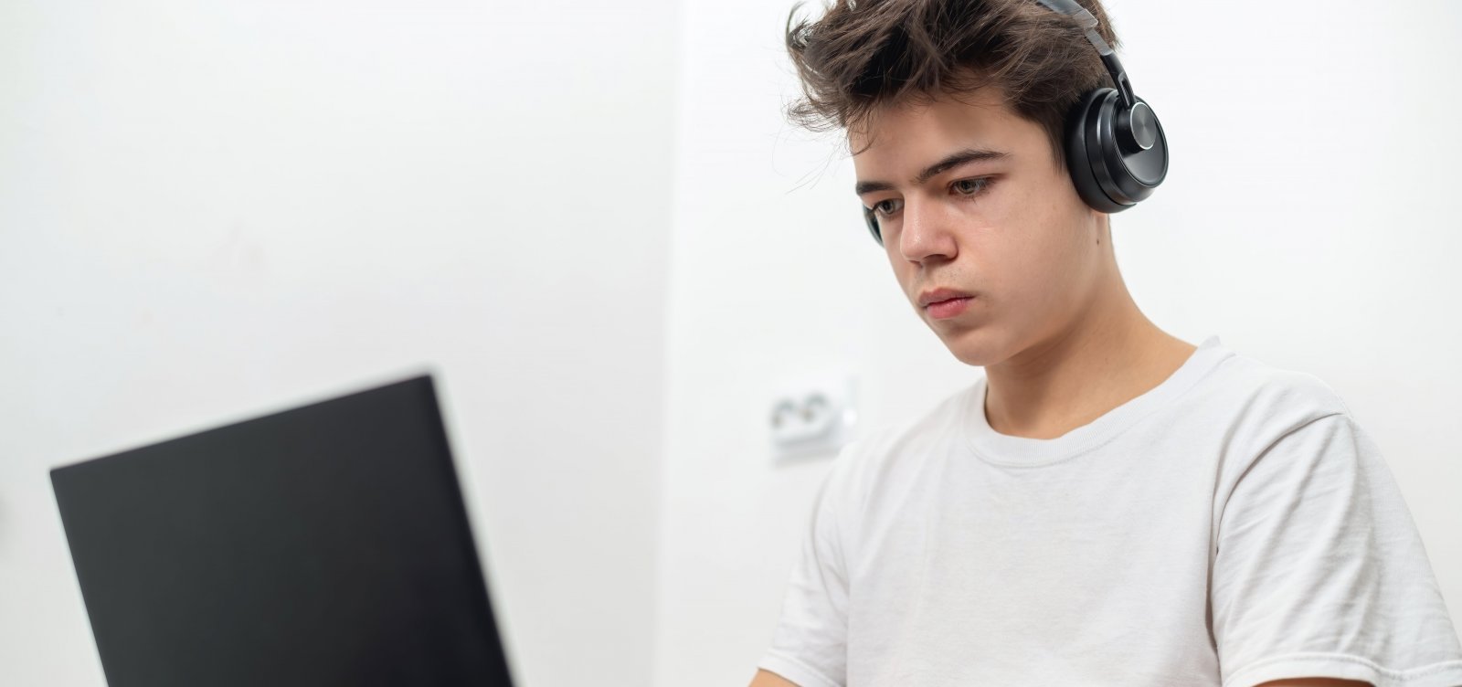IA generativa já é usada por sete em cada dez estudantes do ensino médio em pesquisas escolares