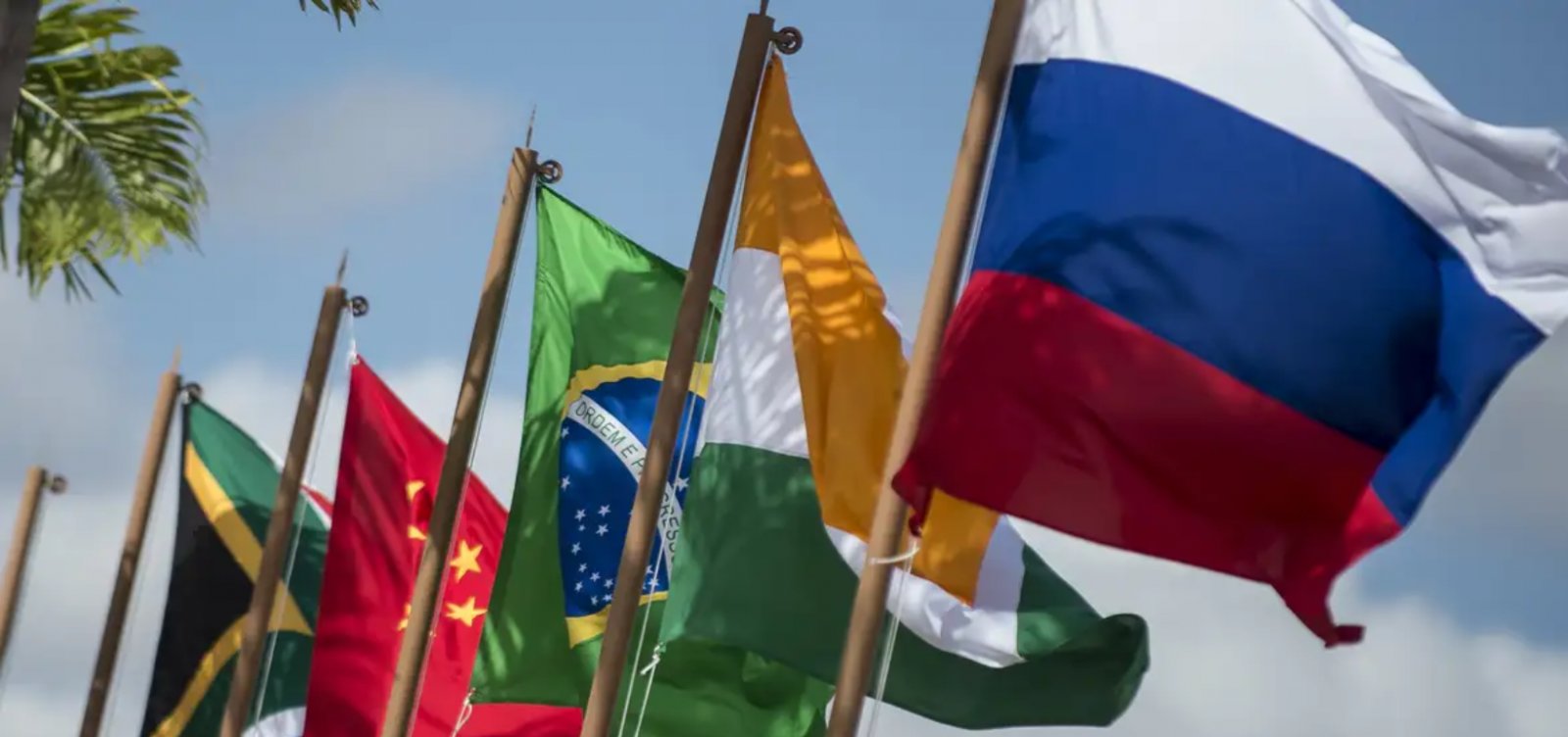 BRICS lança sistema de pagamentos para reduzir dependência do dólar em setembro