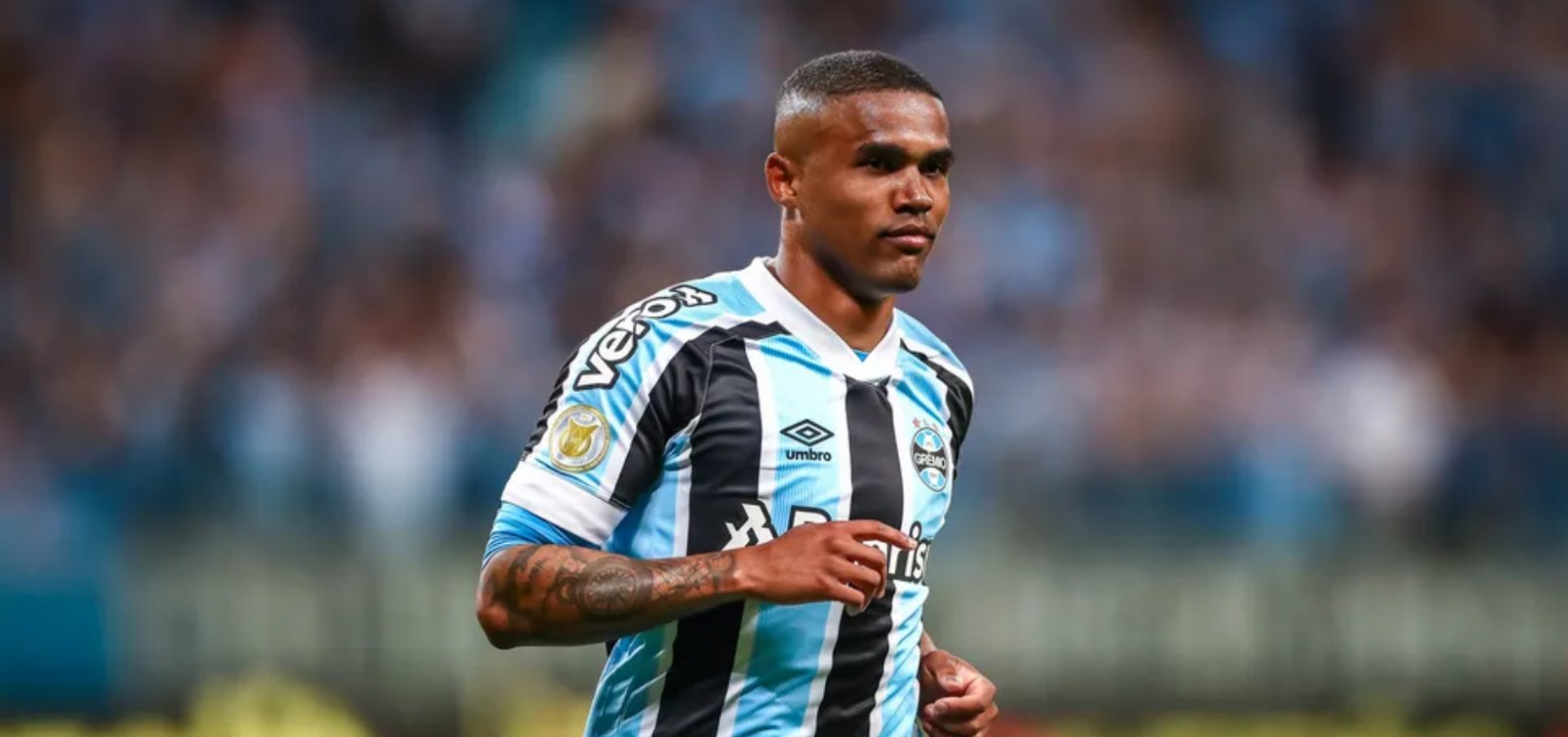 Ex-jogador Douglas Costa tem prisão decretada por dívida de pensão alimentícia