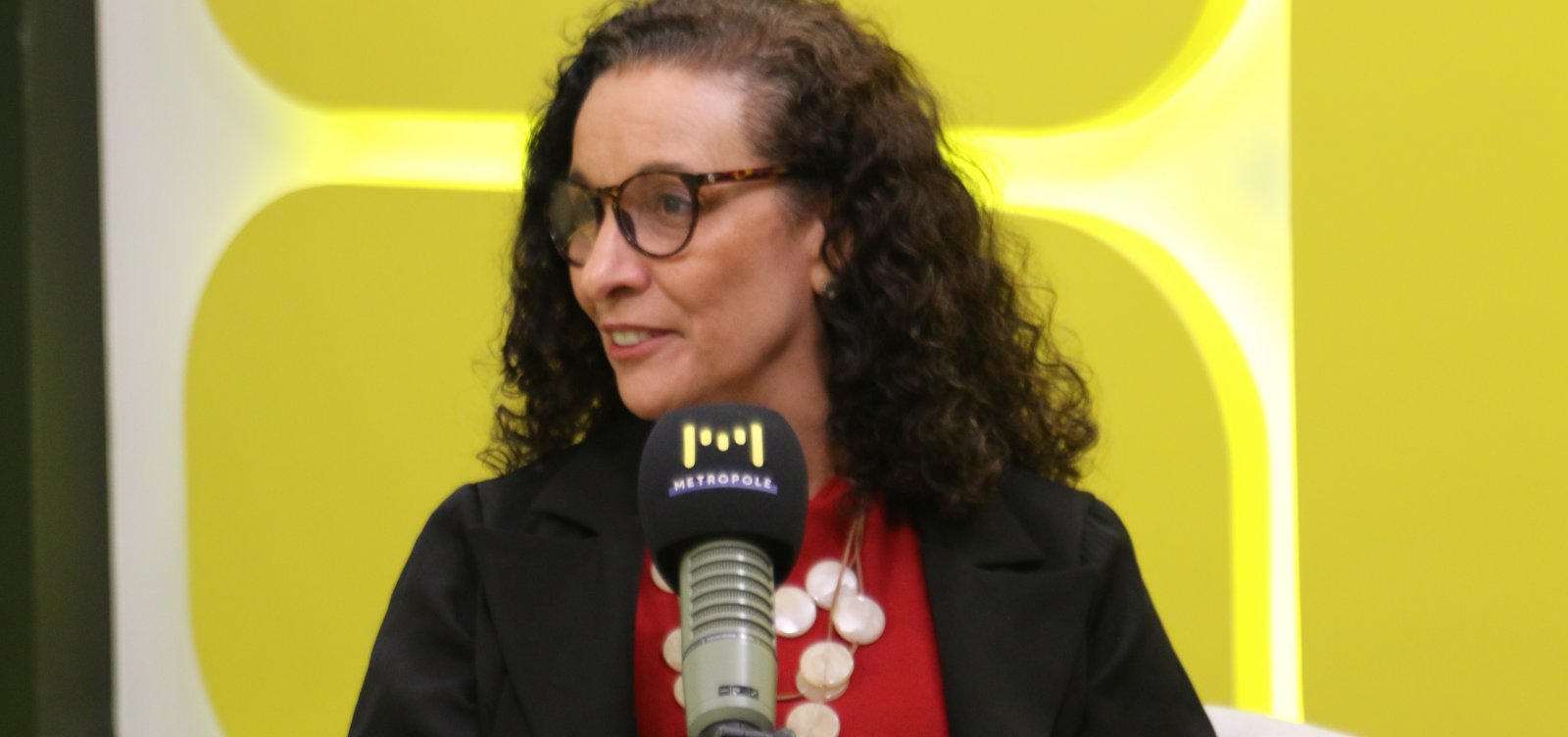Psicóloga alerta para riscos da terceirização da educação de crianças: “A escola precisa ser parceira da família”