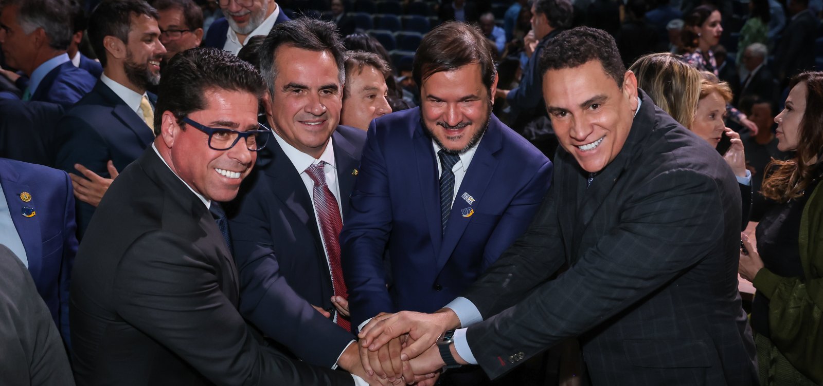 União Brasil dá 24 horas para filiados entregarem cargos no governo