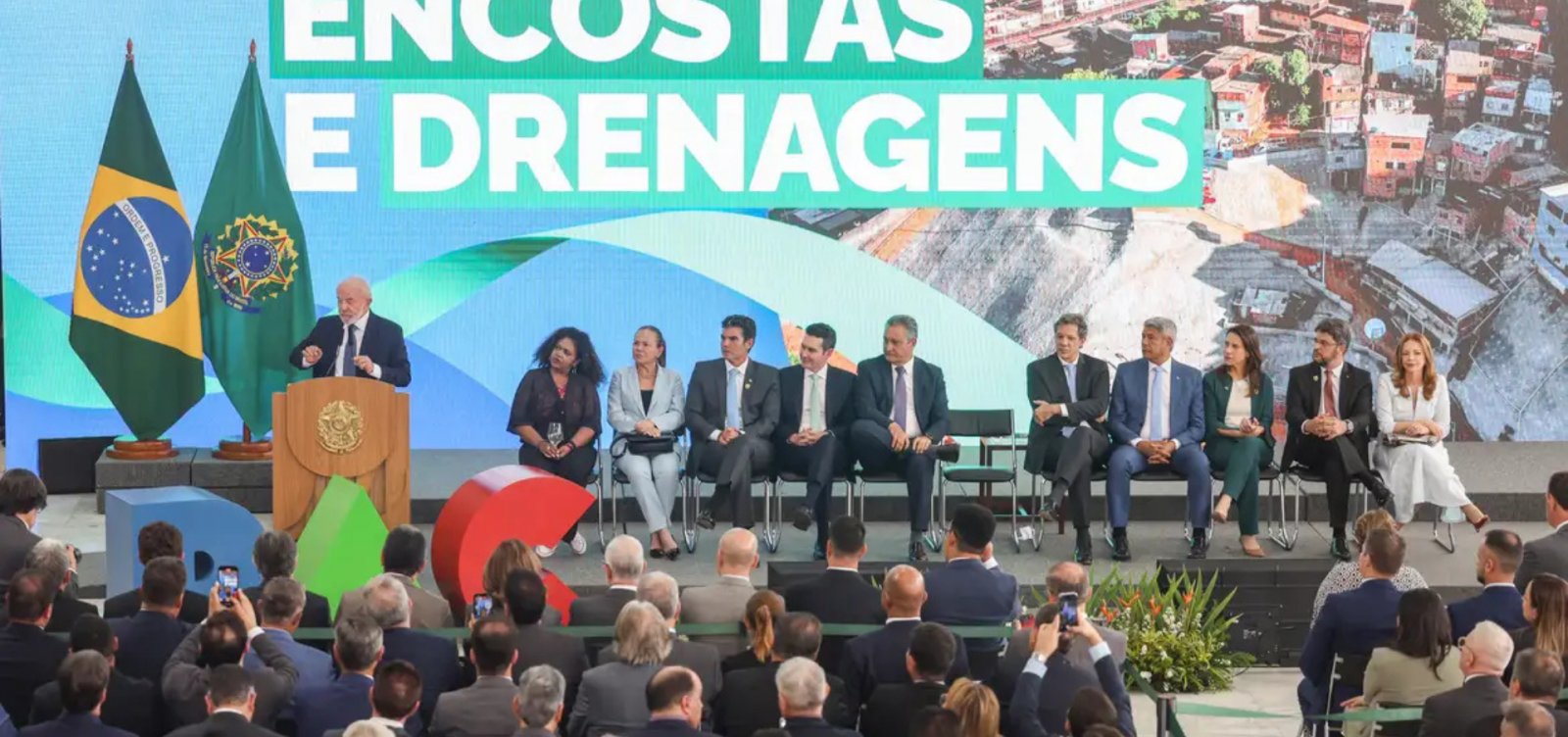 Governo anuncia R$ 11,7 bilhões do Novo PAC para obras de drenagem e encostas