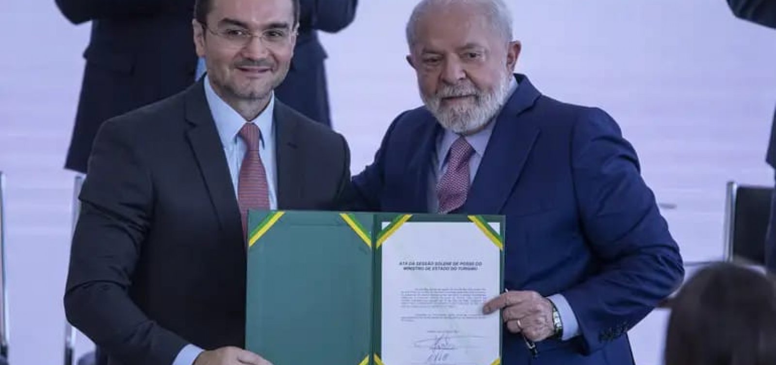 União Brasil  avalia expulsar ministro Celso Sabino se ele permanecer no governo Lula