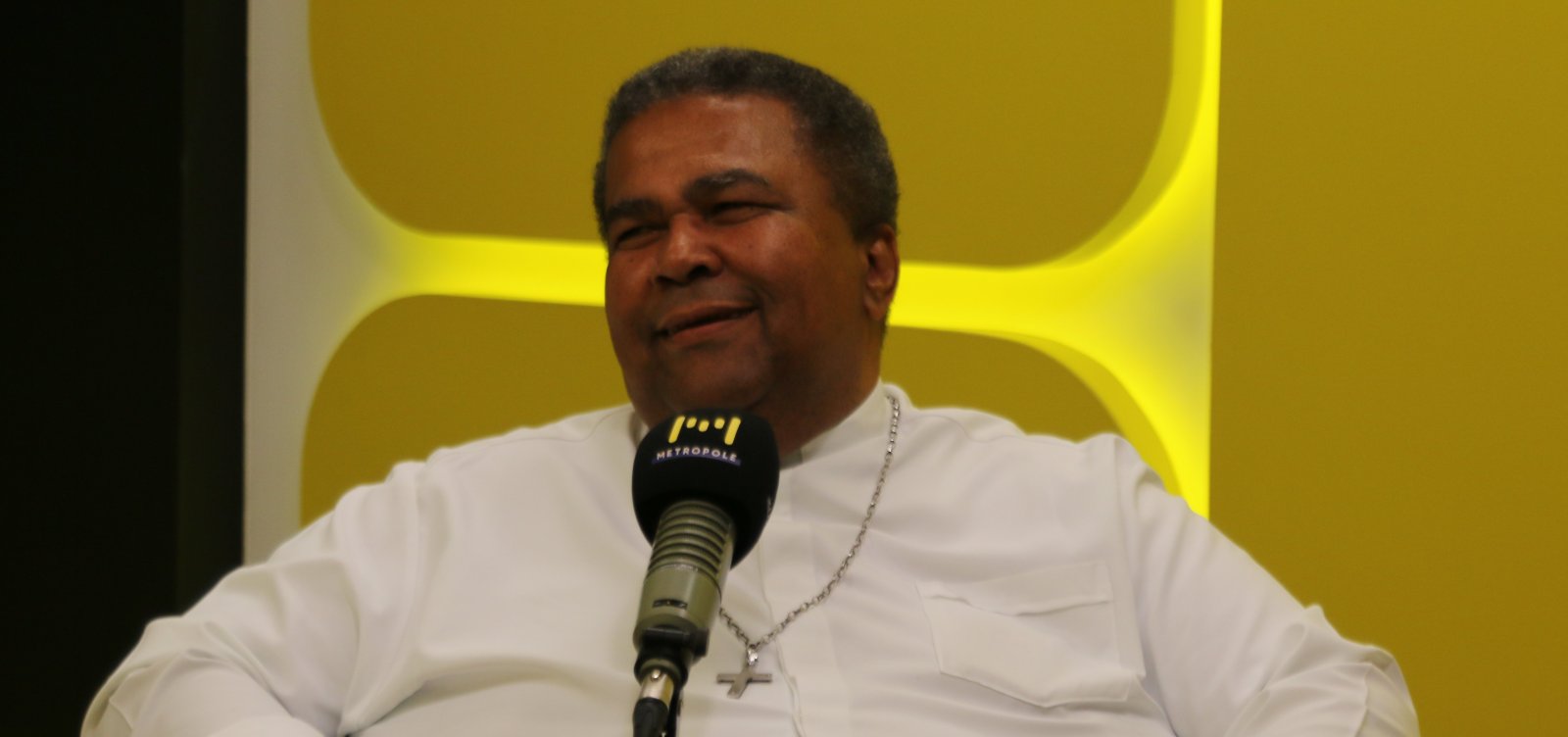 Padre Lázaro Muniz compartilha trajetória e visão inclusiva da fé: "Jesus não expulsou ninguém”
