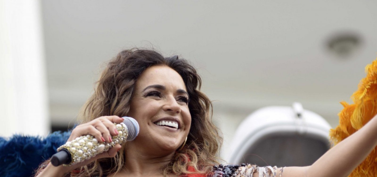 Daniela Mercury participa de ato contra PEC da Blindagem em Salvador
