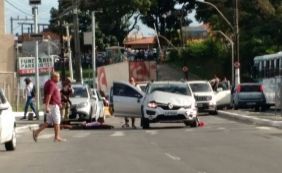 Perseguição policial e troca de tiros provocam acidente na Avenida São Rafael