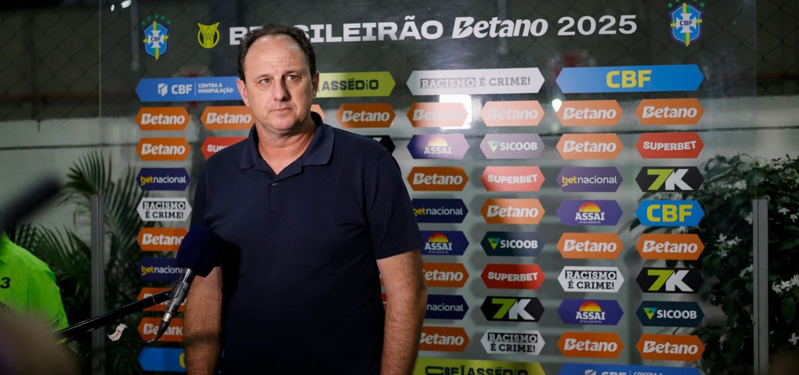 "VAR totalmente favorável ao time da casa", diz Ceni após derrota do Bahia