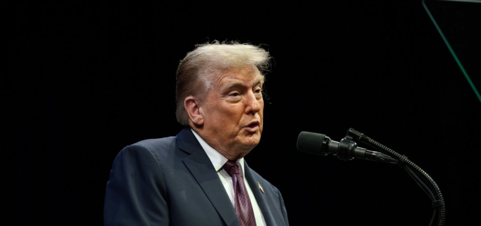 Trump assina decreto que impõe pena de morte em Washington 