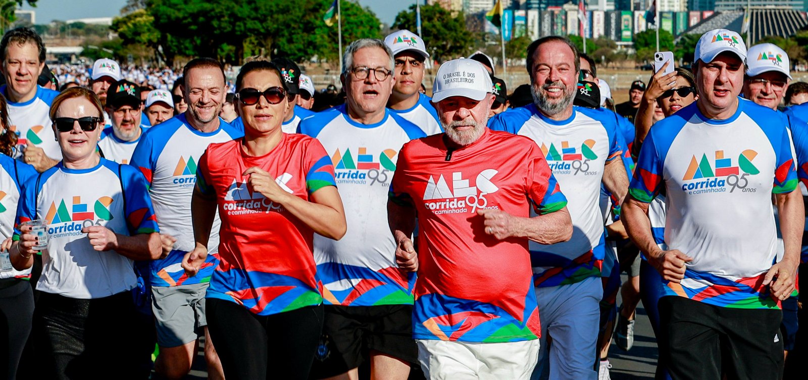 Lula participa de corrida em comemoração aos 95 anos do MEC em Brasília neste domingo