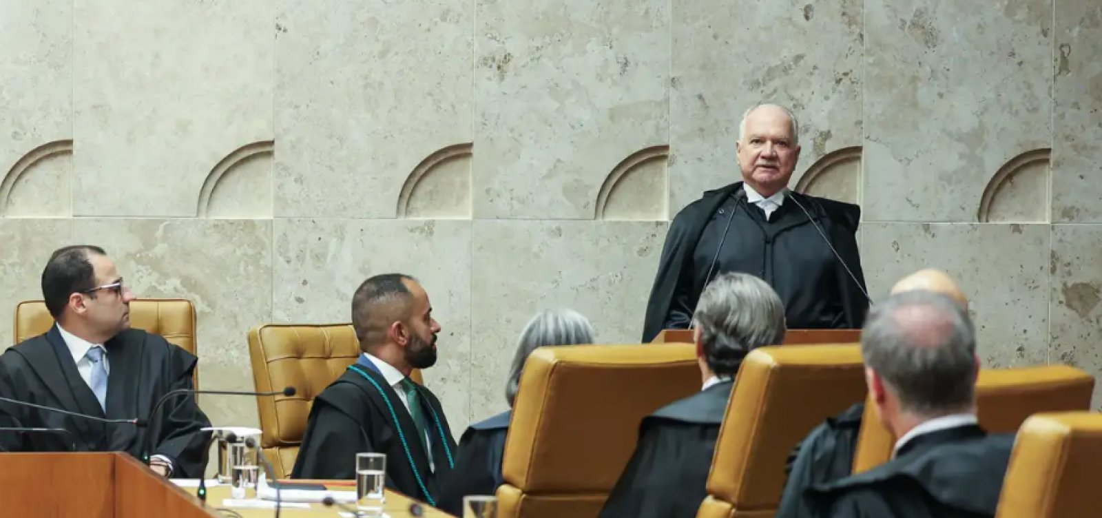 STF sob comando de Fachin inicia análise sobre vínculo trabalhista em aplicativos