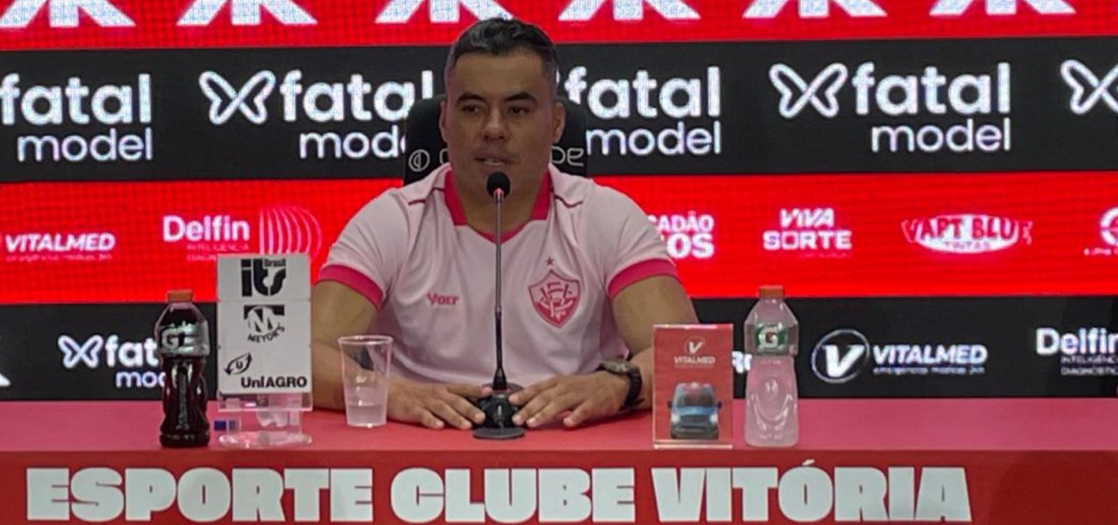 "Nos coloca na briga novamente", diz Jair Ventura sobre vitória do Leão