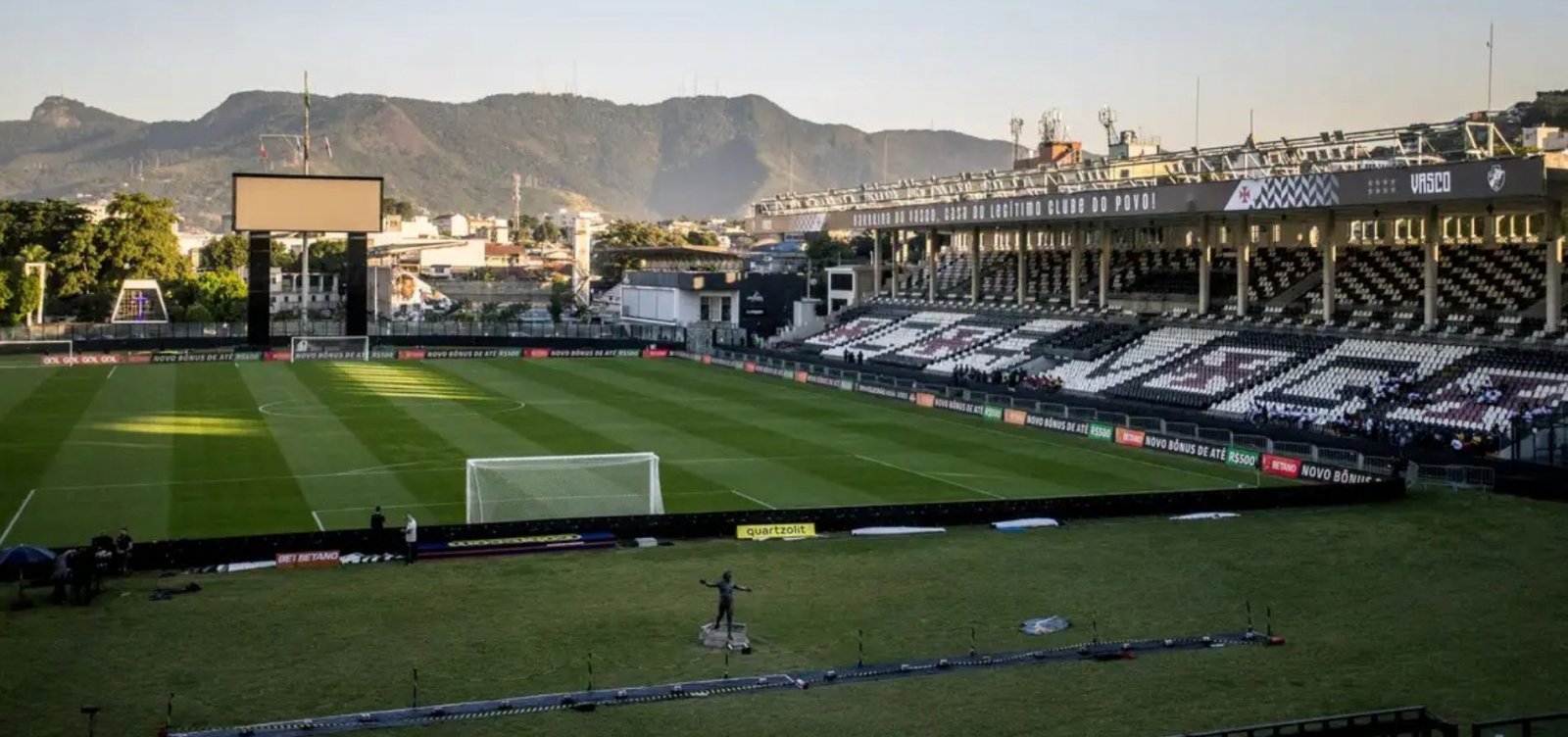Vasco x Vitória: onde assistir, prováveis escalações e arbitragem