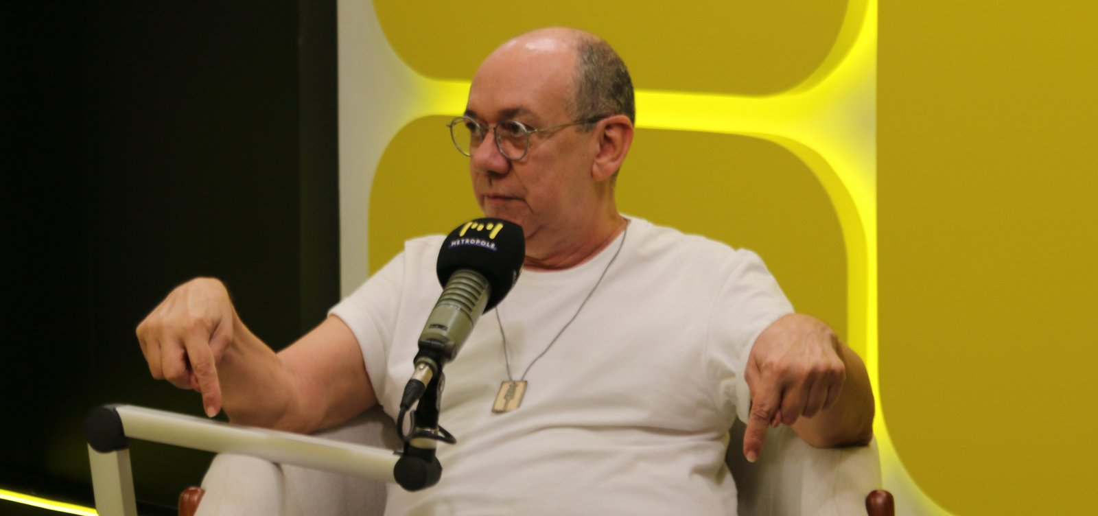 Ator Frank Menezes relembra 42 anos de carreira e defende valorização do teatro baiano: "Falta respeito"