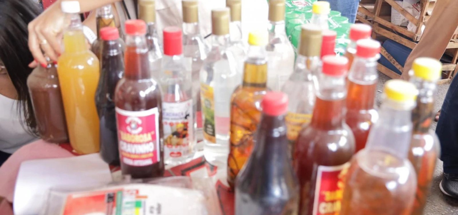 Operação busca bebidas adulteradas em Salvador e Feira de Santana
