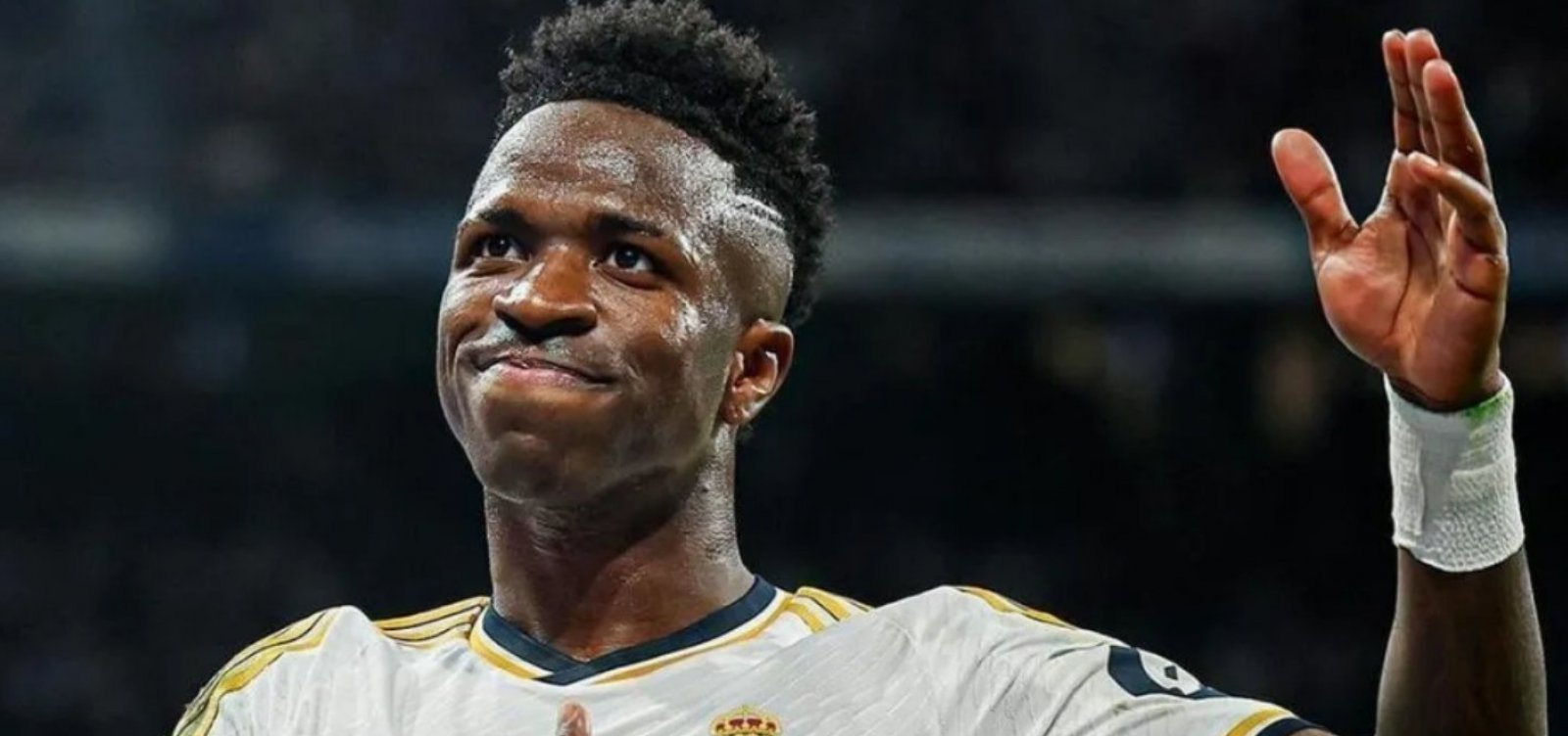 Após quase um ano, Vinicius Júnior marca dois gols e garante liderança para Real Madrid