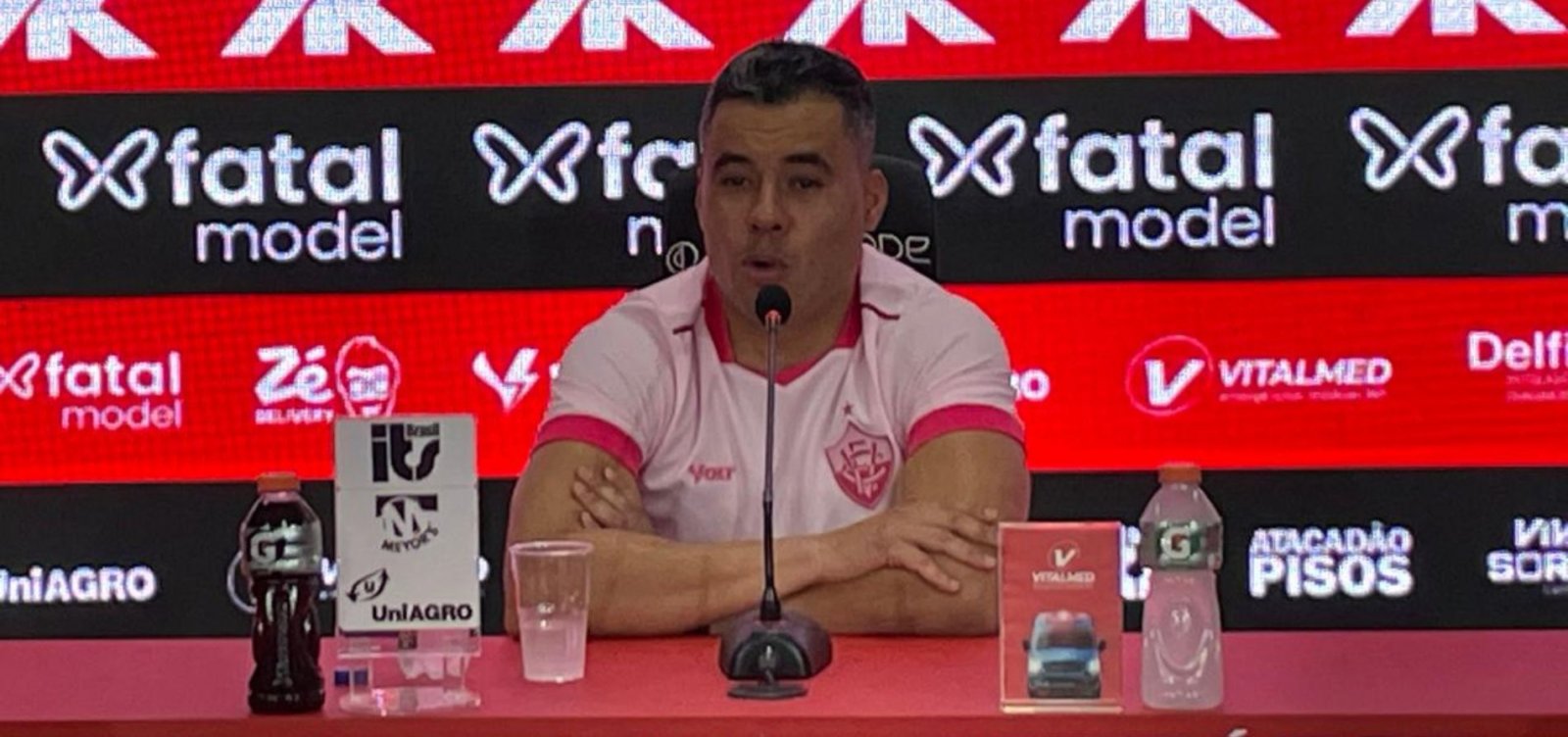 "Árbitro teve participação", diz Jair Ventura após derrota do Vitória