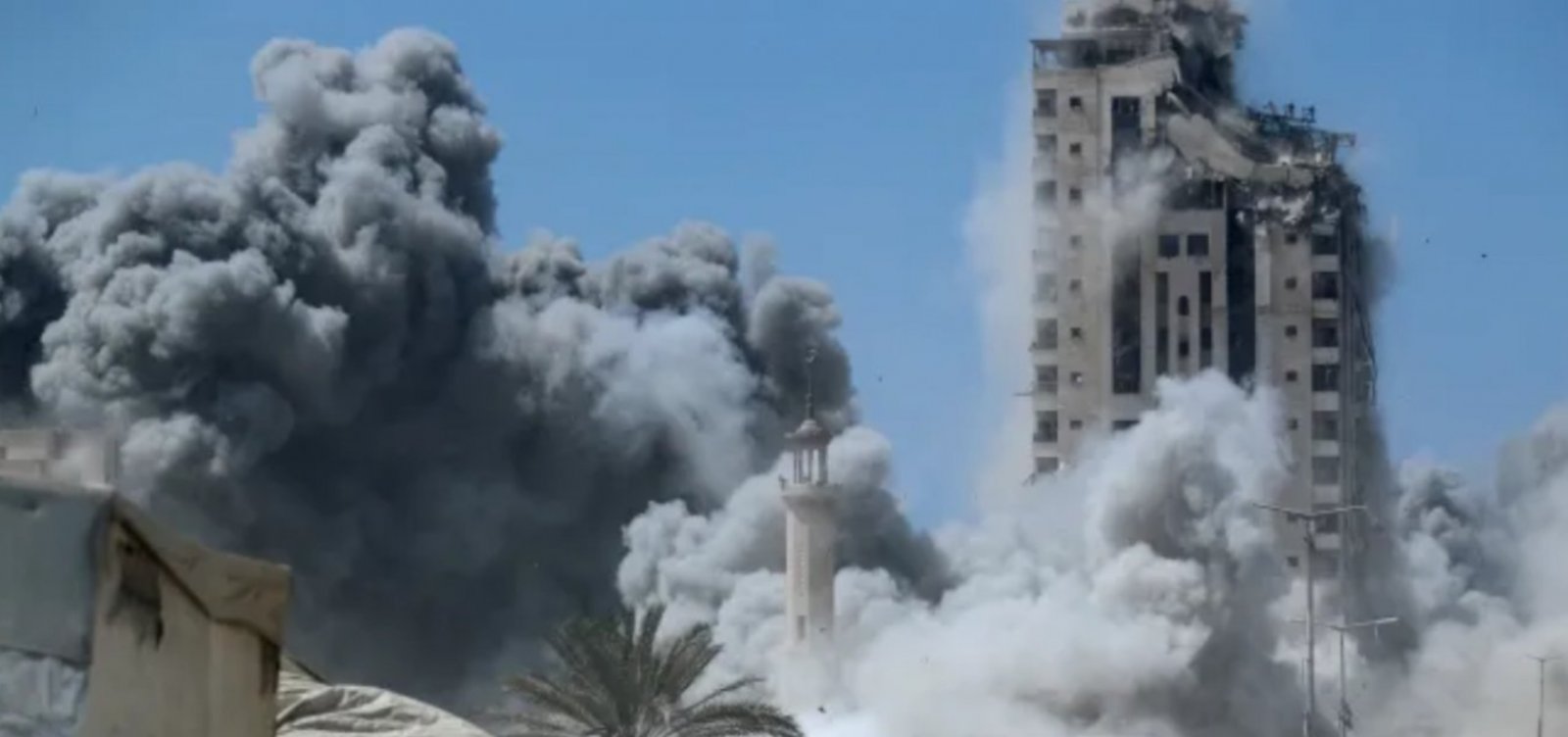 Gaza volta a ser bombardeada por Israel no aniversário de dois anos de guerra 