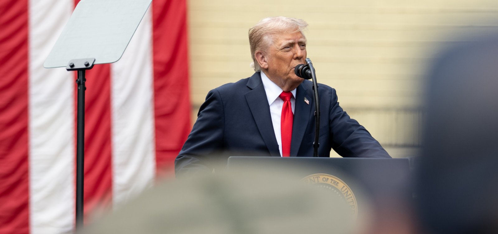 Guarda Nacional é enviada a Chicago e Trump critica prefeito e governador: "Deveriam ser presos"
