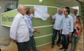 Sem Rui Costa, governo entrega unidade de saúde e escolas em Utinga