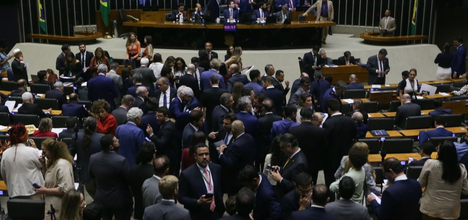 Câmara derruba medida provisória de aumento de tributos do governo Lula