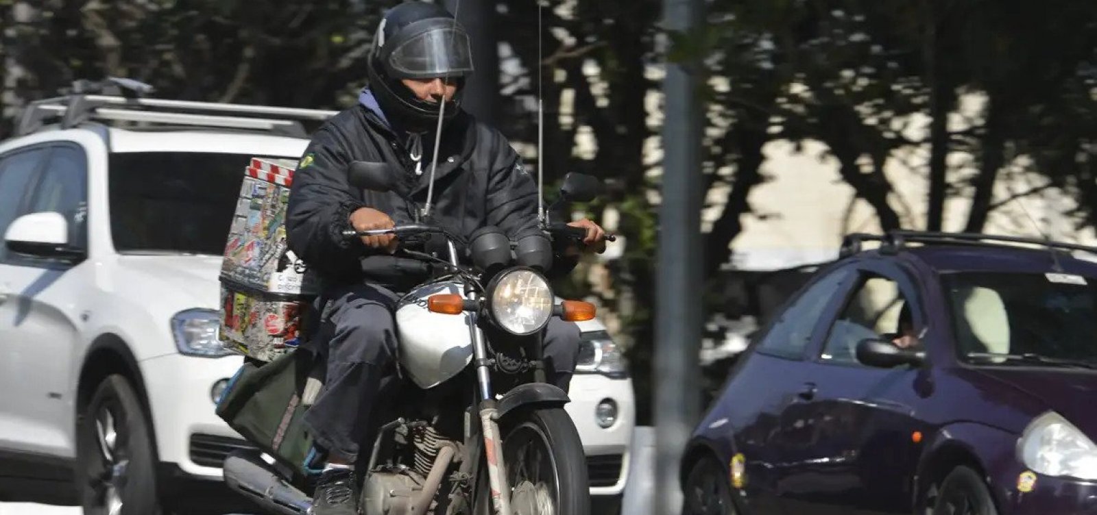 Nordeste tem alta no uso de motos e caminhadas para ir ao trabalho, aponta Censo 2022