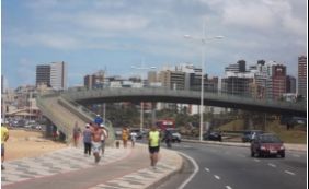 Costa Azul: homem é assassinado dentro de carro no sábado
