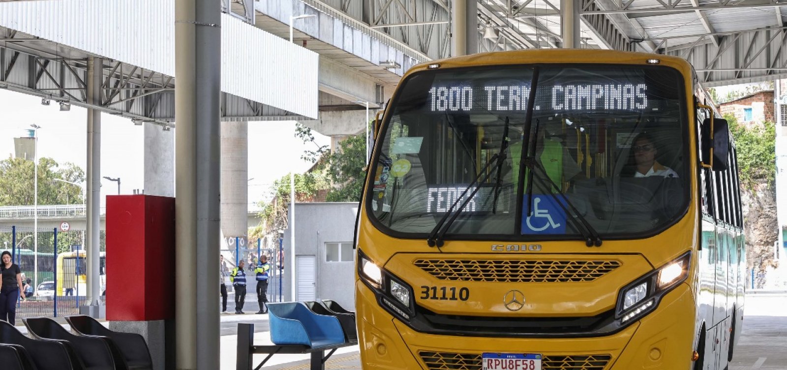 Nova linha de ônibus começa a circular com partida do Terminal Campinas