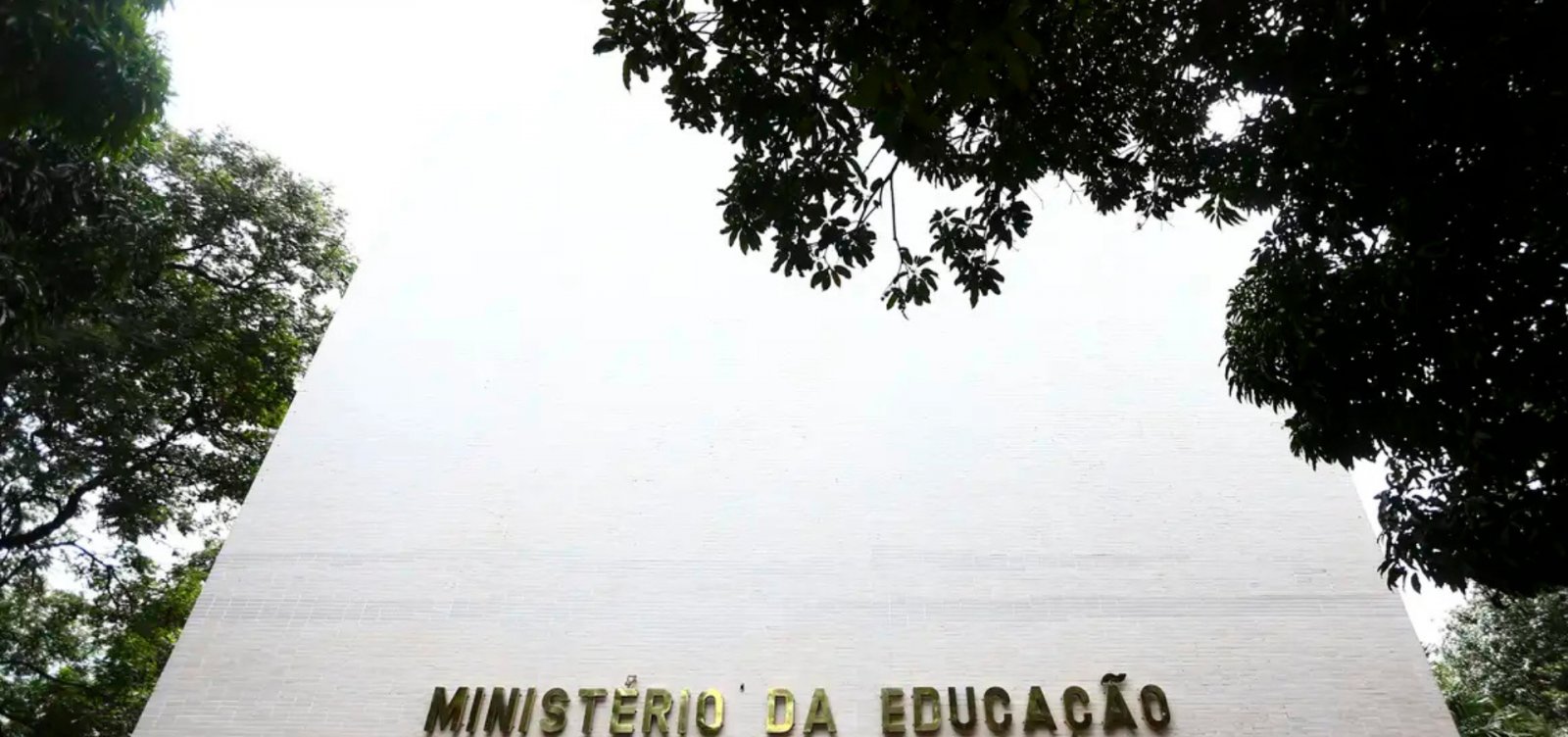 MEC suspende edital que cria cursos de Medicina