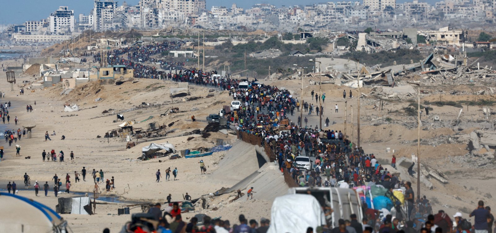 Com o cessar-fogo, palestinos voltam para Gaza 