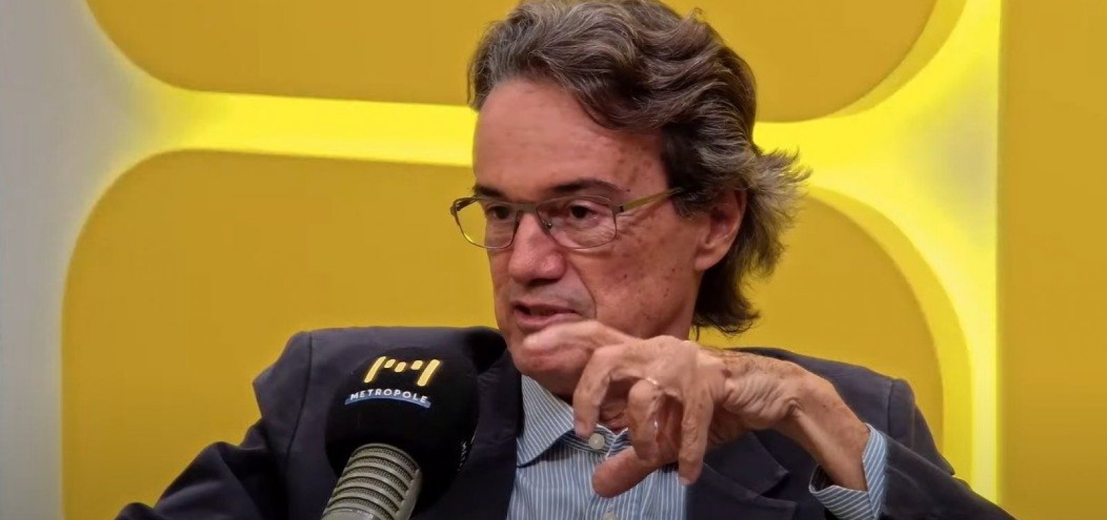 Médico relaciona uso excessivo de telas e piora na qualidade do sono: "As pessoas estão viciadas"