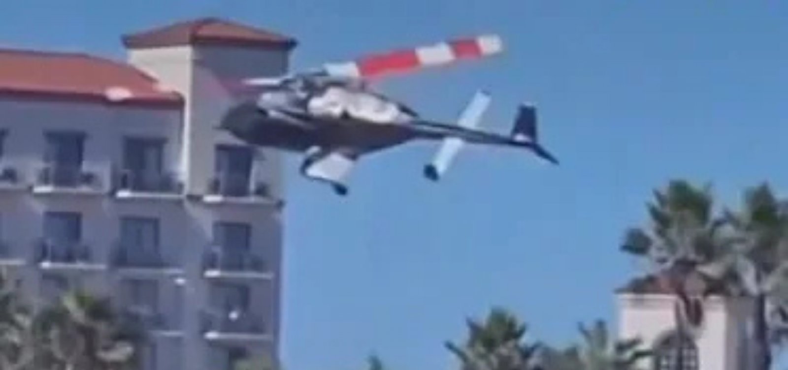 Helicóptero cai em Los Angeles e deixa cinco pessoas feridas