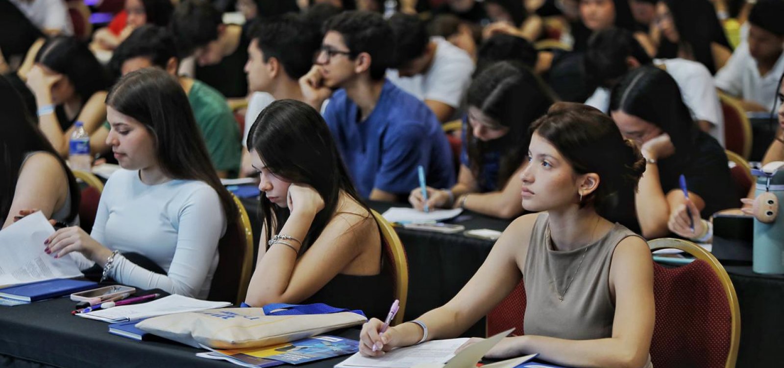 Aulão reúne 300 estudantes em Salvador em preparação para vestibular de Medicina
