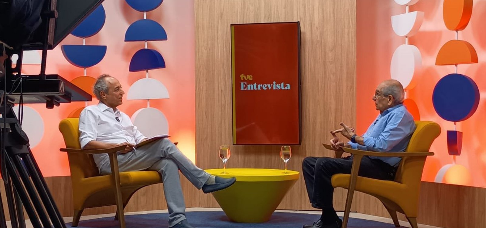 Bob Fernandes recebe Mário Kertész em nova temporada do TVE Entrevista 