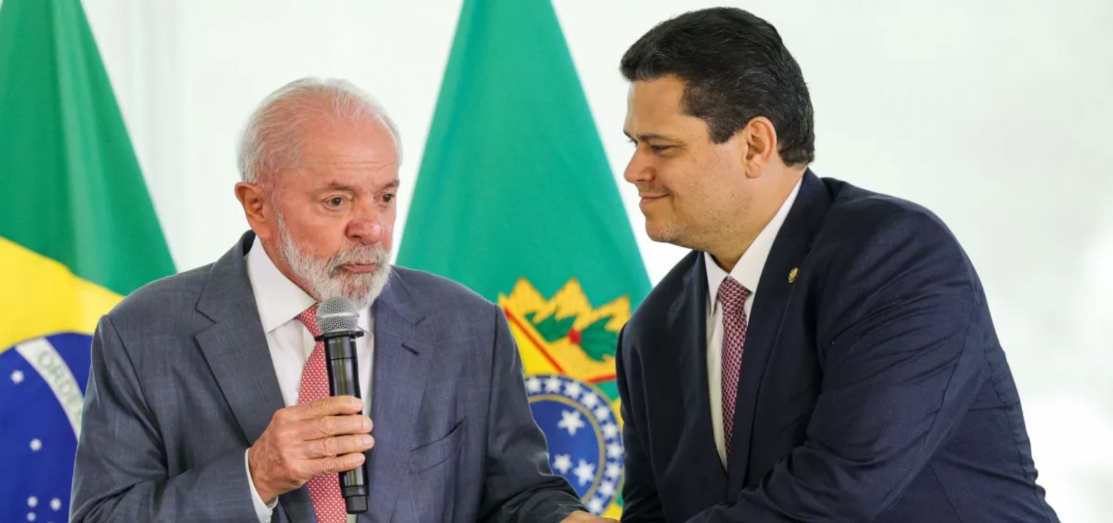 Lula deve discutir com Alcolumbre sucessão de Barroso no STF