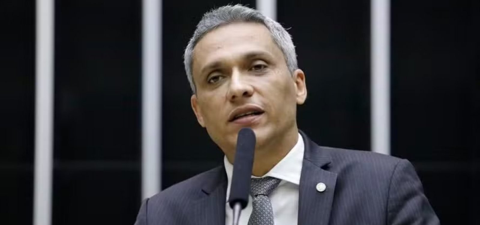 Câmara suspende andamento de processo contra Gustavo Gayer no STF