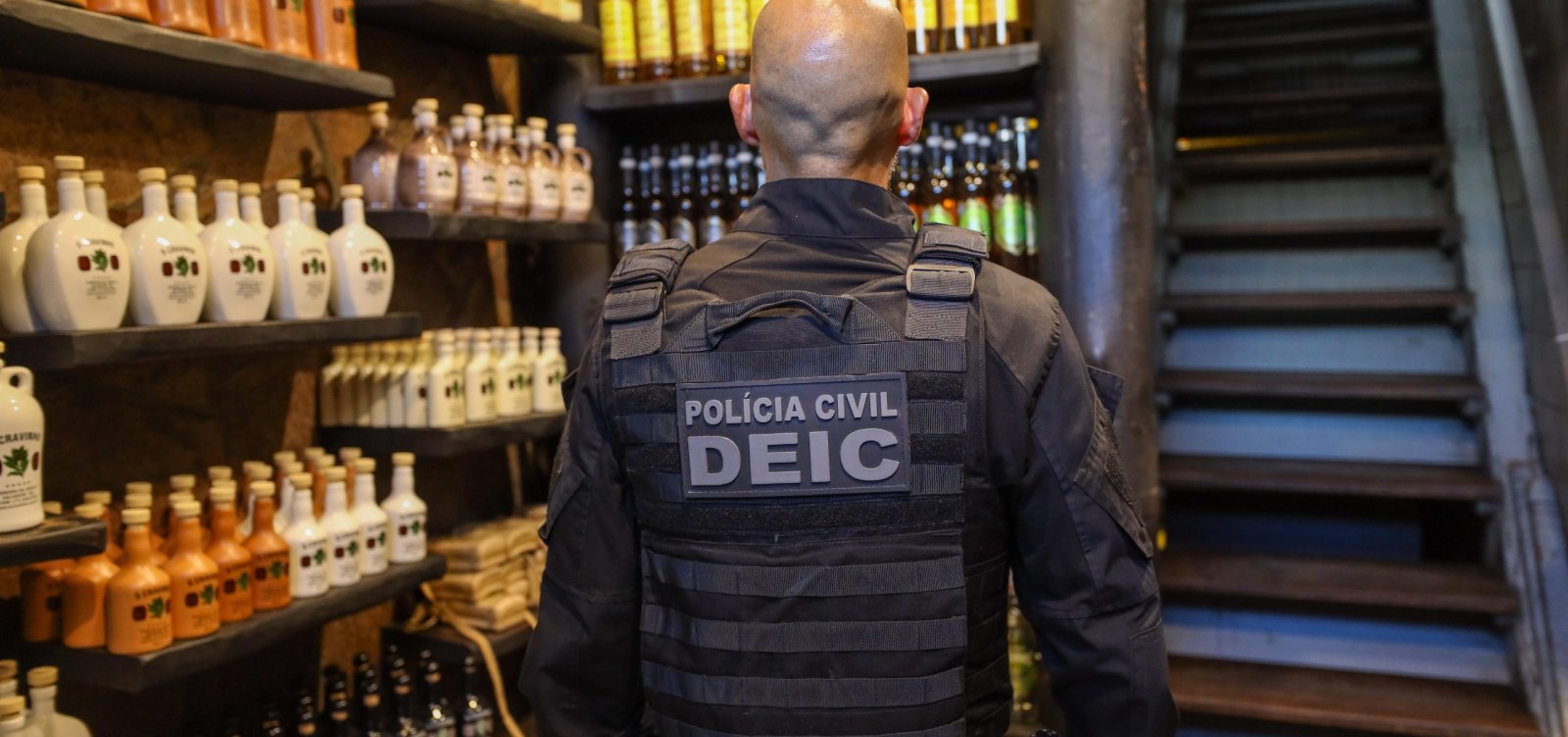 Bar O Cravinho é alvo de operação por suspeita de bebidas irregulares