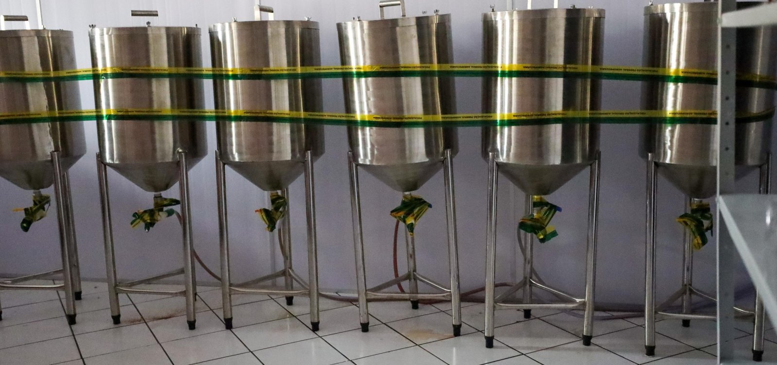 Depósito em Pernambués é autuado por vender bebidas impróprias para consumo em Salvador