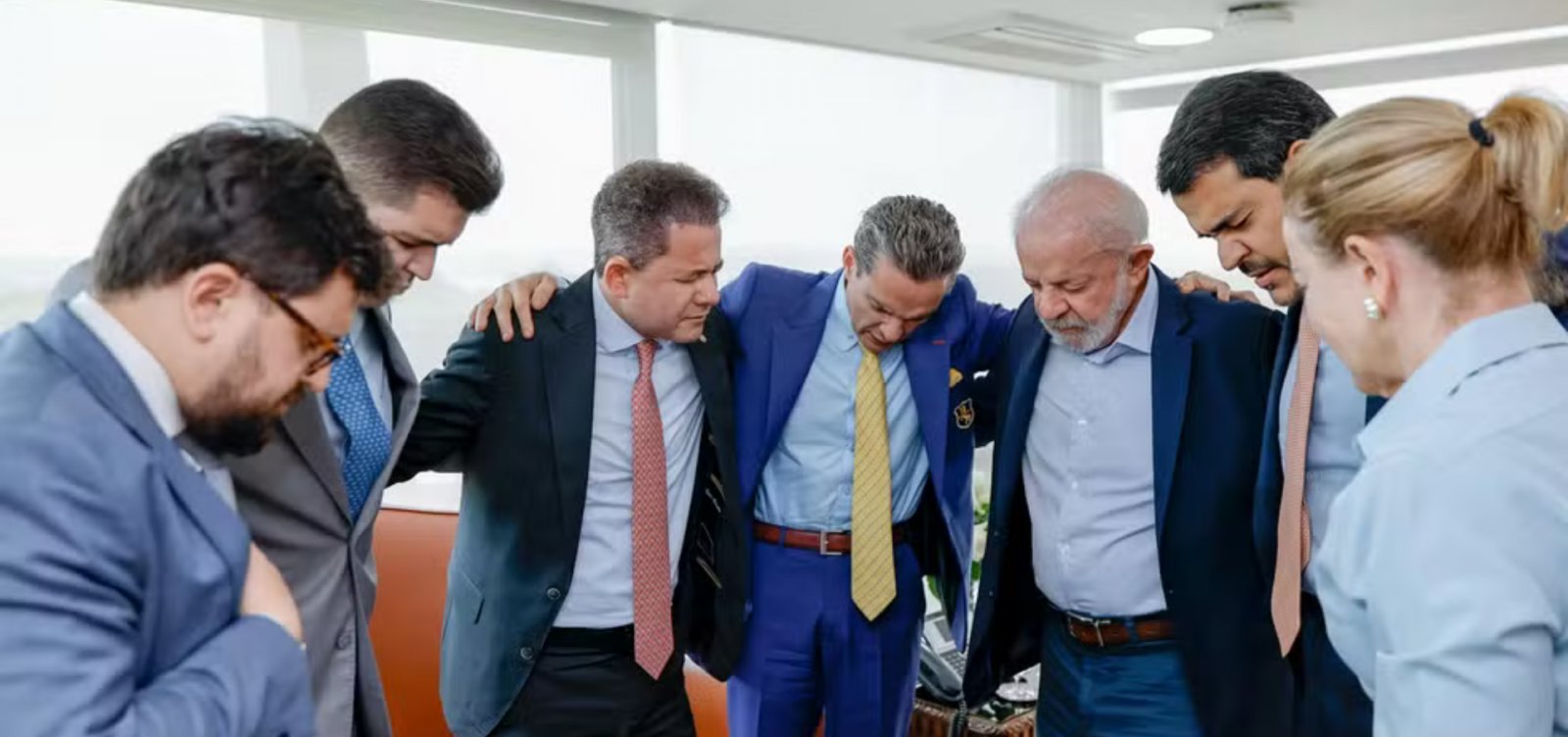 Lula recebe Jorge Messias e lideranças evangélicas no Planalto