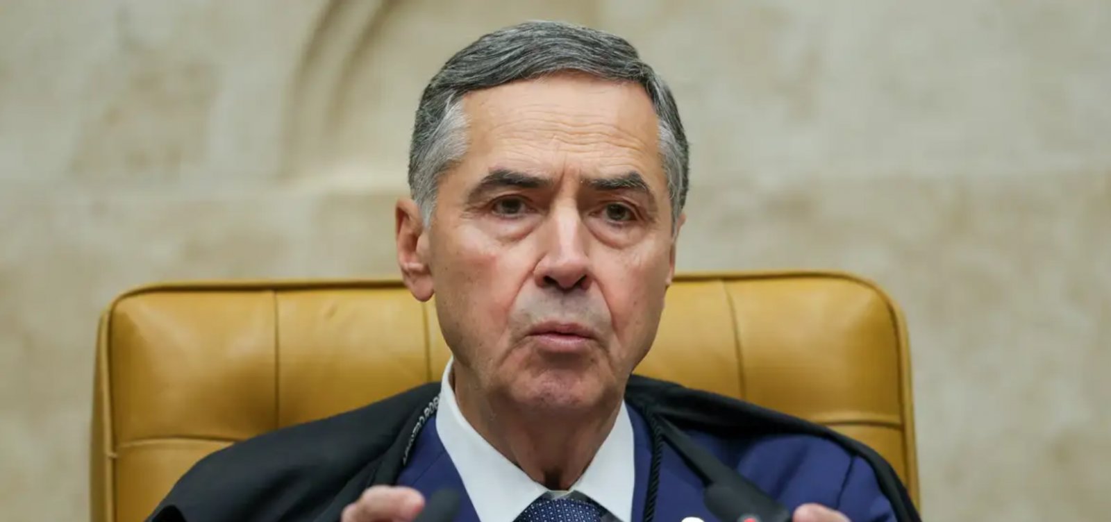 Barroso pede sessão extraordinária no STF para retomar julgamento sobre aborto