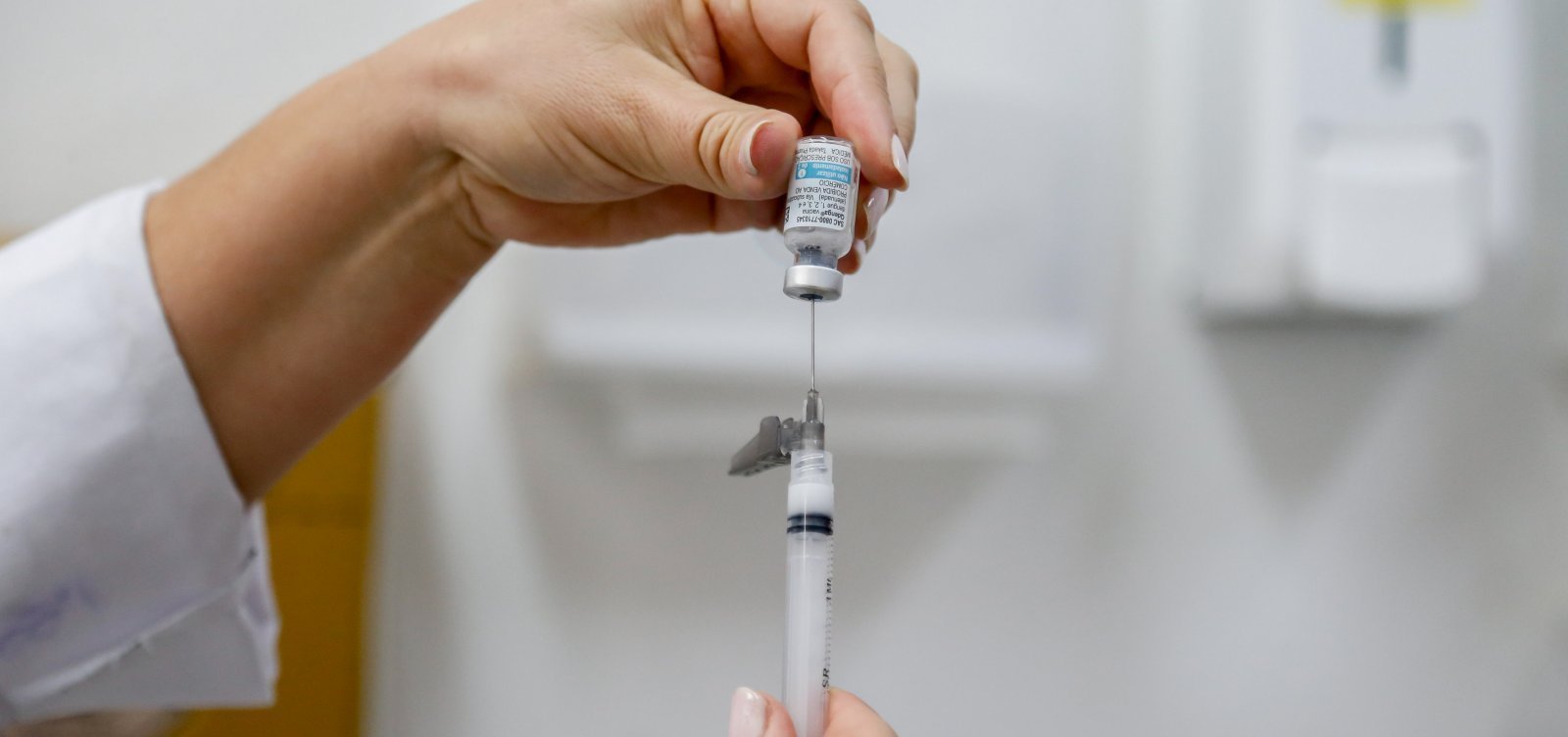Brasil e Índia firmam parceria para ampliar produção de vacinas
