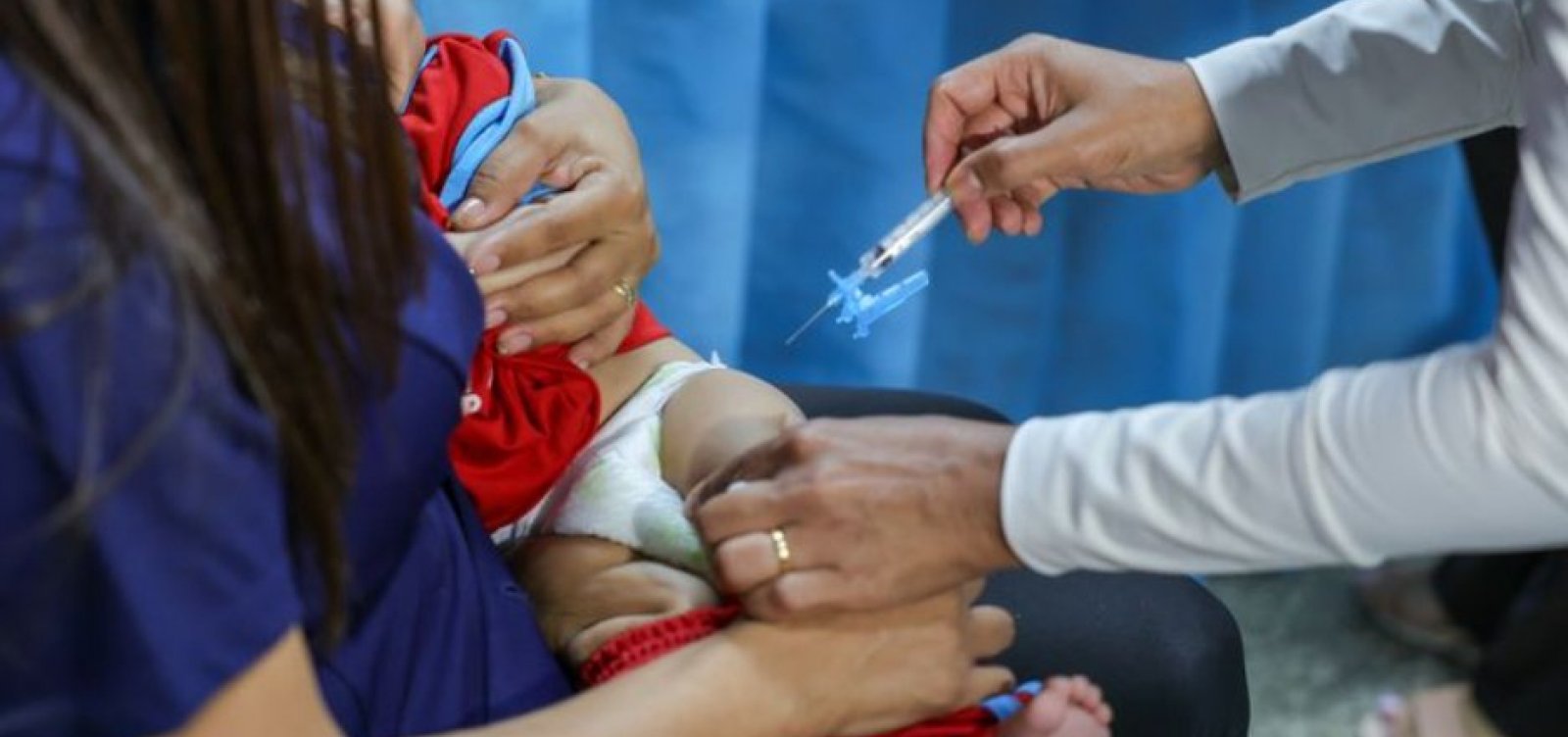 Brasil lidera desinformação antivacina na América Latina, aponta estudo