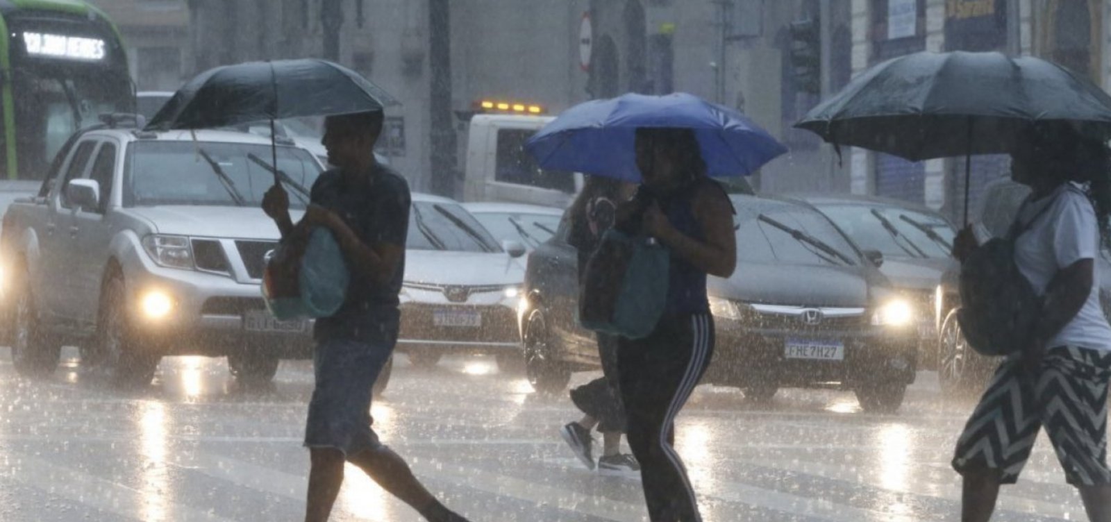 Inmet alerta para chuvas intensas na Bahia e em 11 estados