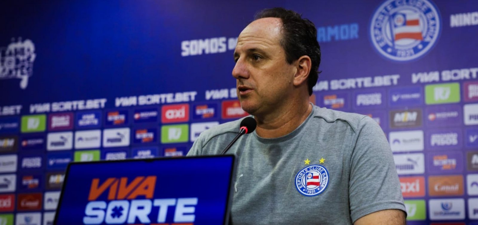 Após goleada do Bahia, Ceni volta a cobrar mesma postura fora de casa