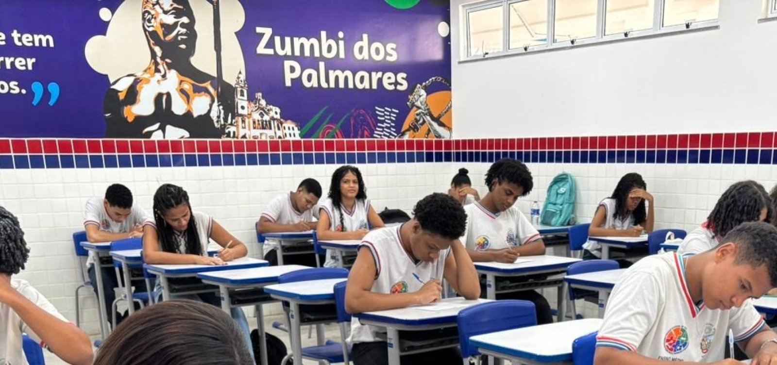 Escolas estaduais da Bahia iniciam aplicação das provas do SAEB 2025