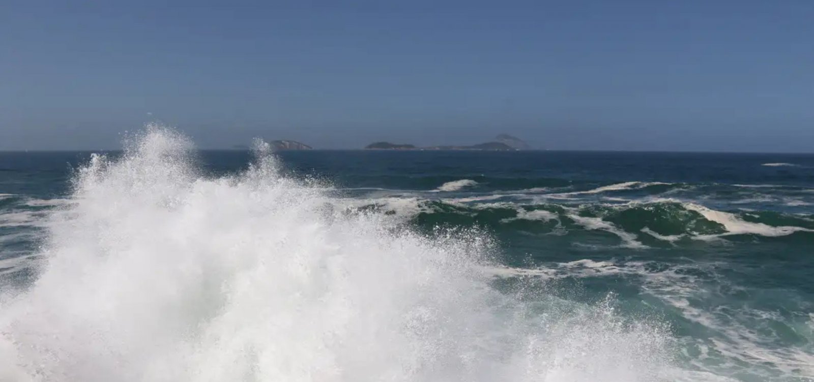 Salvador tem alerta de ressaca com ondas de até 2,5 metros