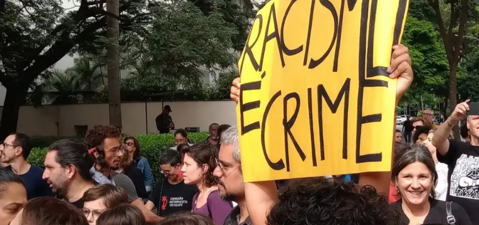 Defensoria pede quase R$ 800 mil por racismo contra adolescente em shopping de SP