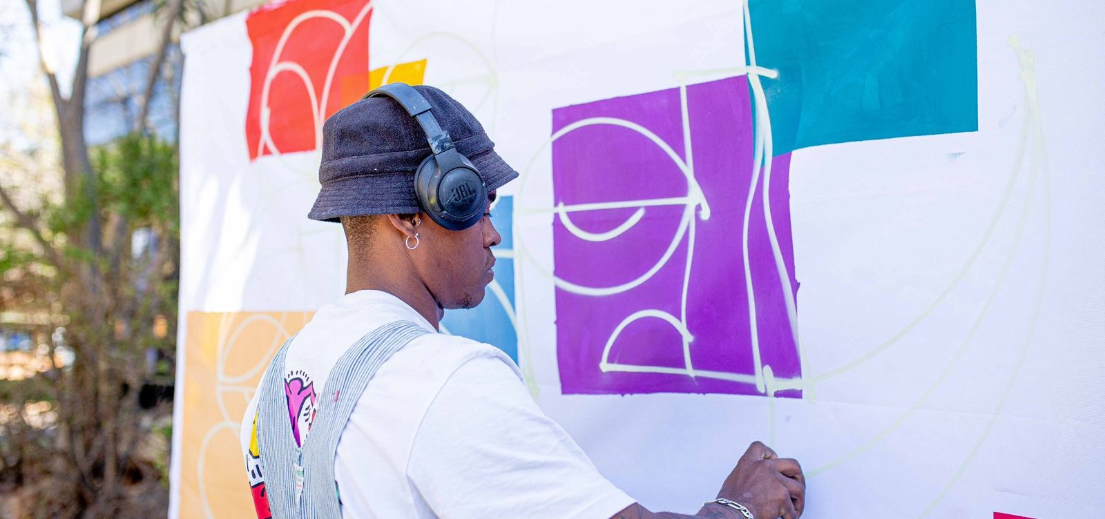 Conferência internacional reúne líderes culturais, artistas e ativistas de mais de 60 países em Salvador antes da COP30