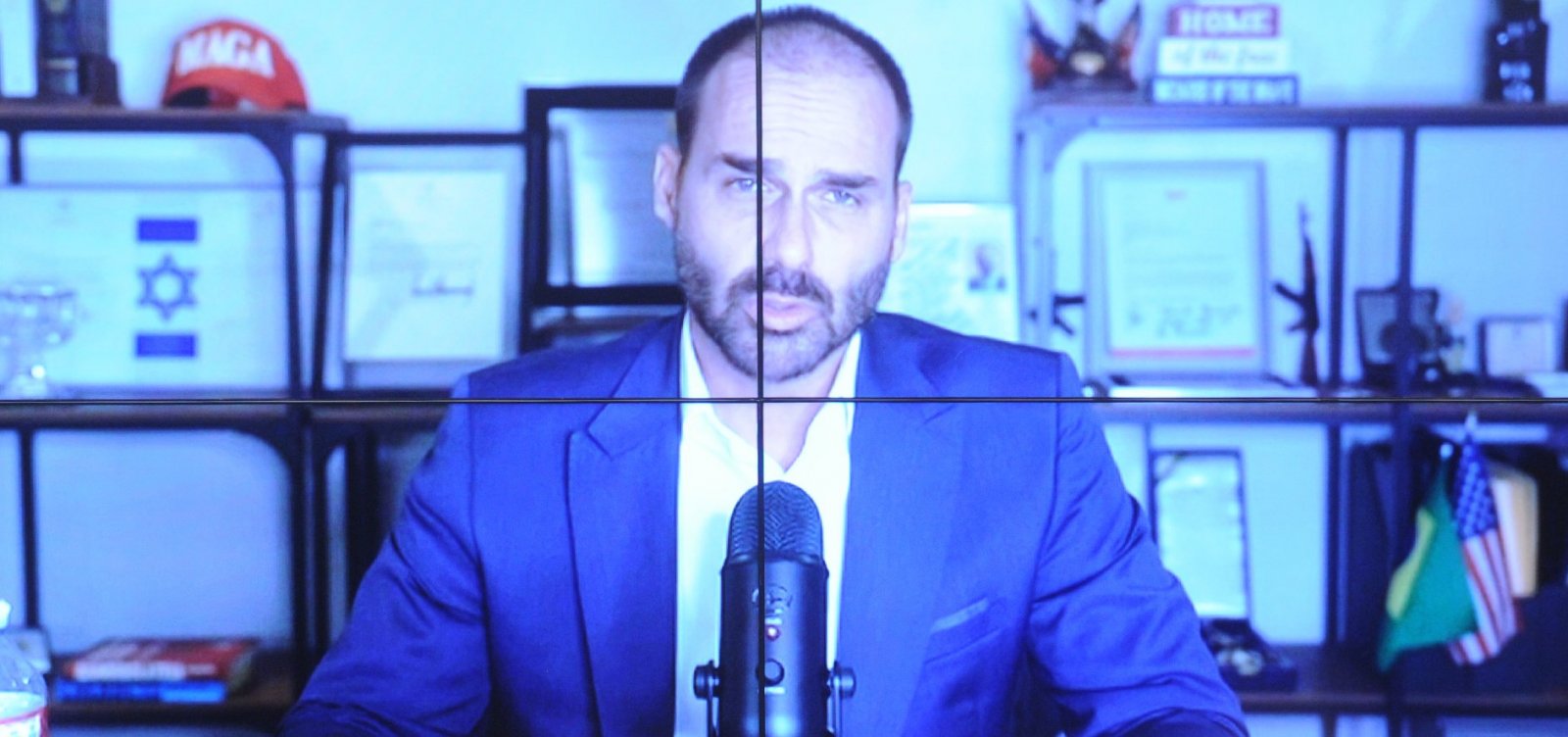 Para não ter risco de perder mandato, Eduardo Bolsonaro precisaria comparecer a mais 60 sessões em 2025