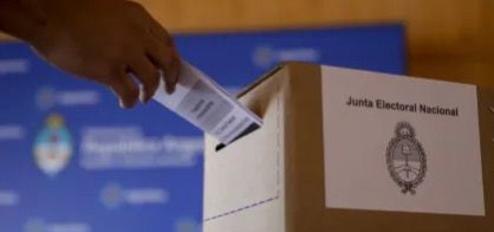 Eleitores argentinos votam para renovar parte da Câmara e do Senado