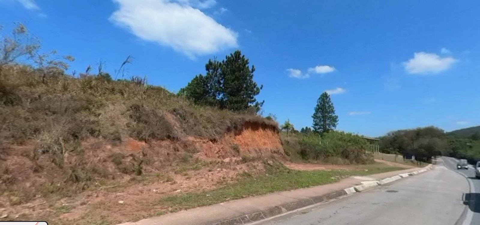 Helicóptero cai e deixa duas pessoas feridas em SP